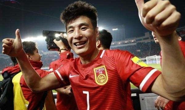 雷恩前锋泰瑞尔梅开二度,助力球队逆转战胜洛里昂